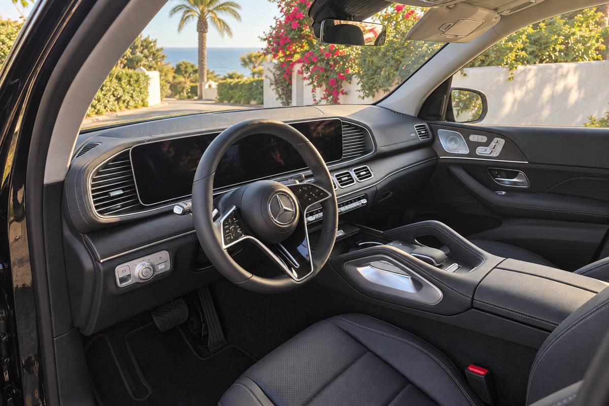 2026 Mercedes-Benz GLS 450 Black 2026 — interior, dashboard and front seats